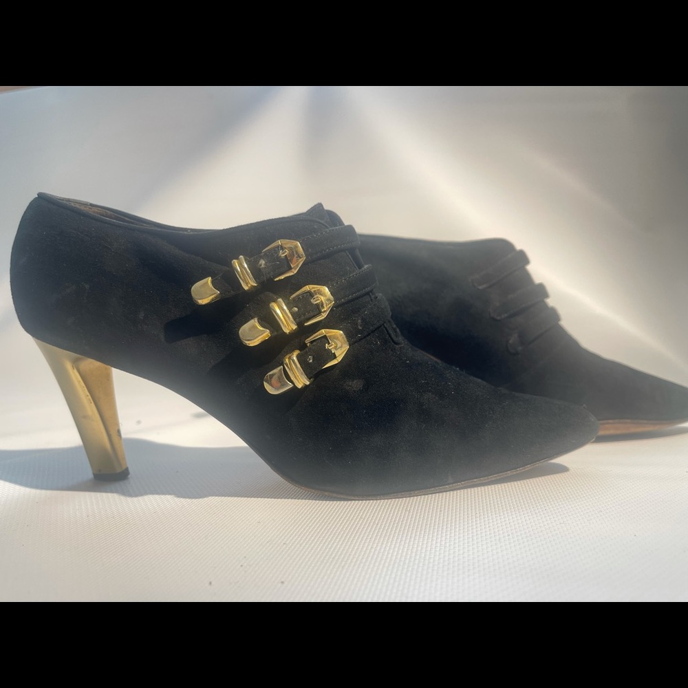 Via Spiga Black Suede Pointed Toe Ankle Booties w/ Gold Heel & Buckles 8.5AA.